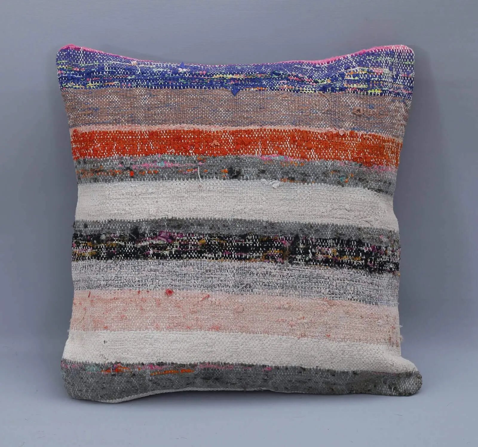 RC 27215 1 BEIGE PILLOWS